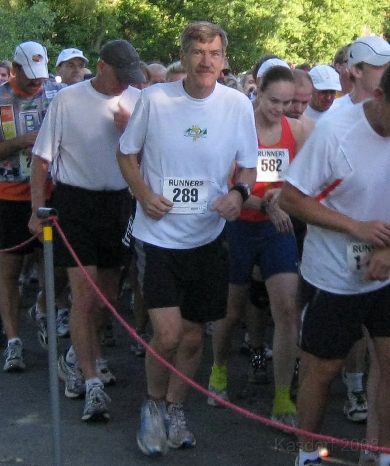 Run Thru Hell 2008 141.jpg - Team ToeJammer hits the starting chute.